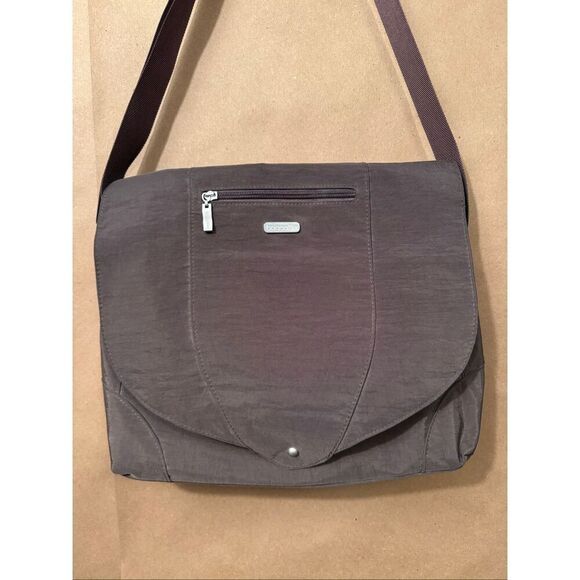 Baggallini Handbags - Baggallini Neighborhood Laptop Bag